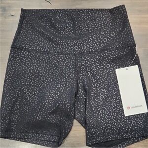 lululemon align High Rise Short 6” black leopard daisy